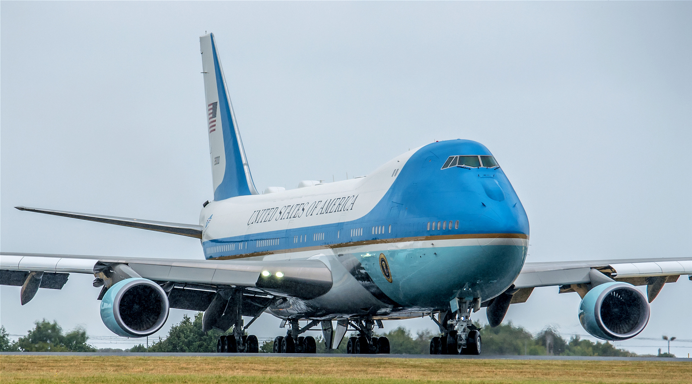 De Boeing 747 als Airforce One op een tarmac