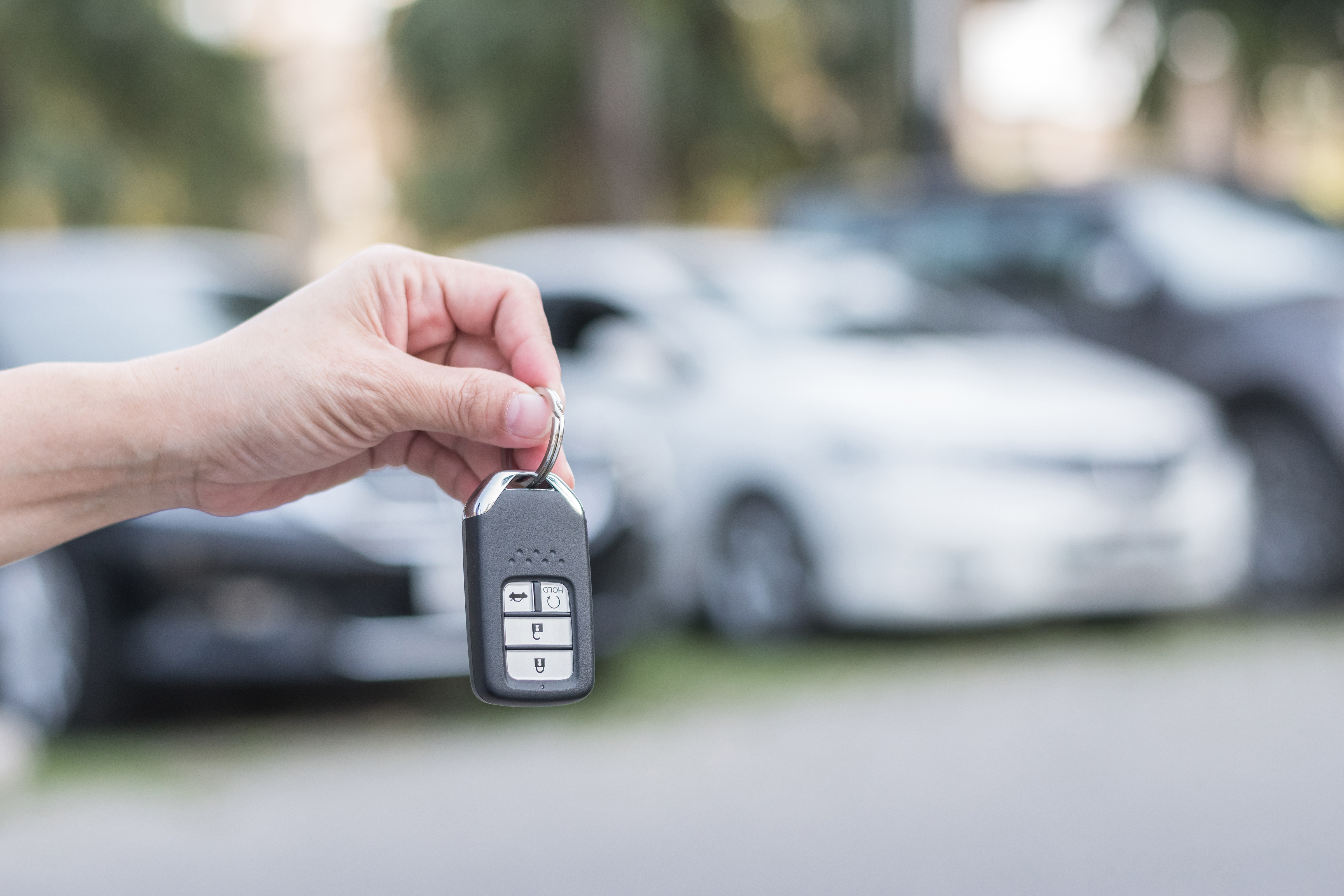 Autosleutels in de parkeegarage van de luchthaven