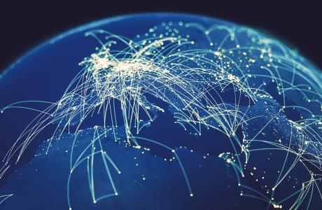 Steden verbonden met witte lijnen op een blauwe wereldbol