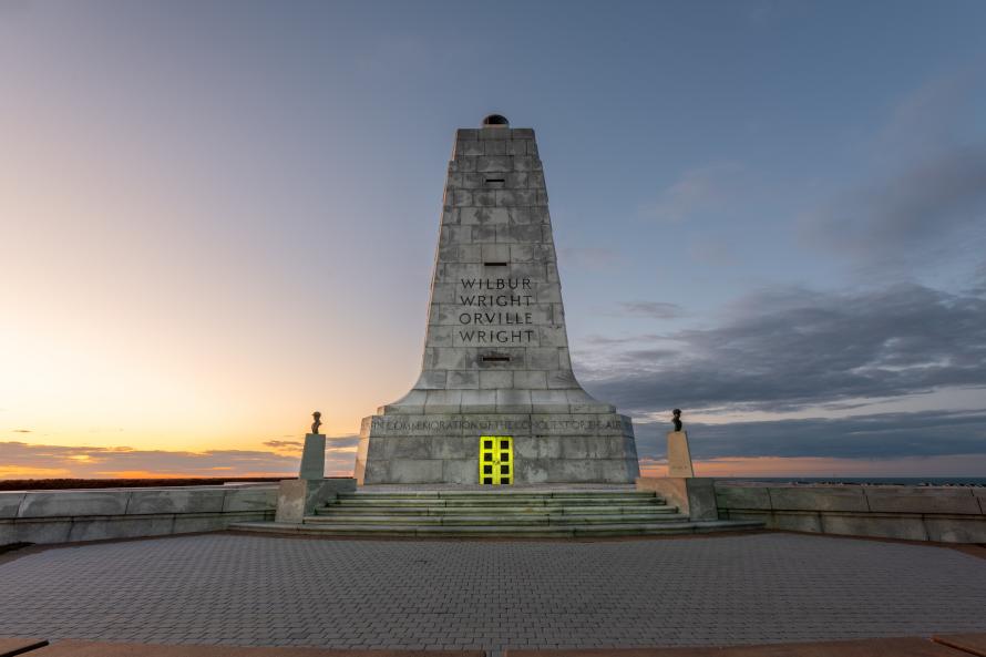 Het monument voor de gebroeders Wright in Kill Devil Hills.