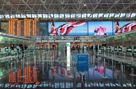 Het hoofdgebouw van luchthaven Leonardo da Vinci Fiumicino in Rome