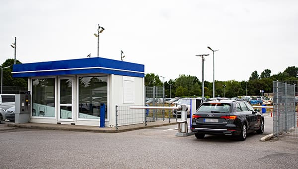 Inrit parkeerplaats bij Easy Airport Parking in Weeze